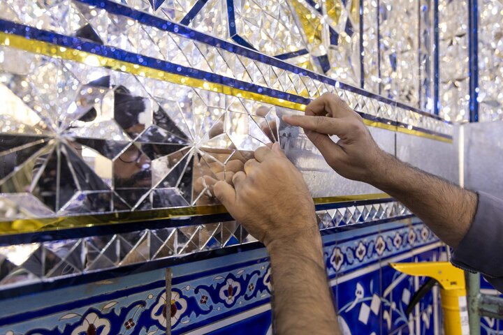 تقرير مصور/ تنفيذ أعمال التغليف في جدران حرم مرقد أبي الفضل العباس (عليه السلام)