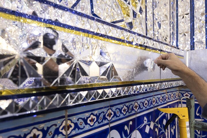 تقرير مصور/ تنفيذ أعمال التغليف في جدران حرم مرقد أبي الفضل العباس (عليه السلام)