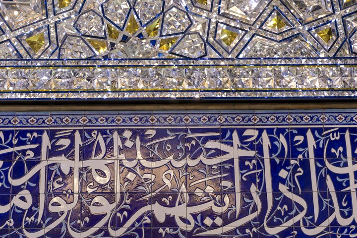 تقرير مصور/ تنفيذ أعمال التغليف في جدران حرم مرقد أبي الفضل العباس (عليه السلام)