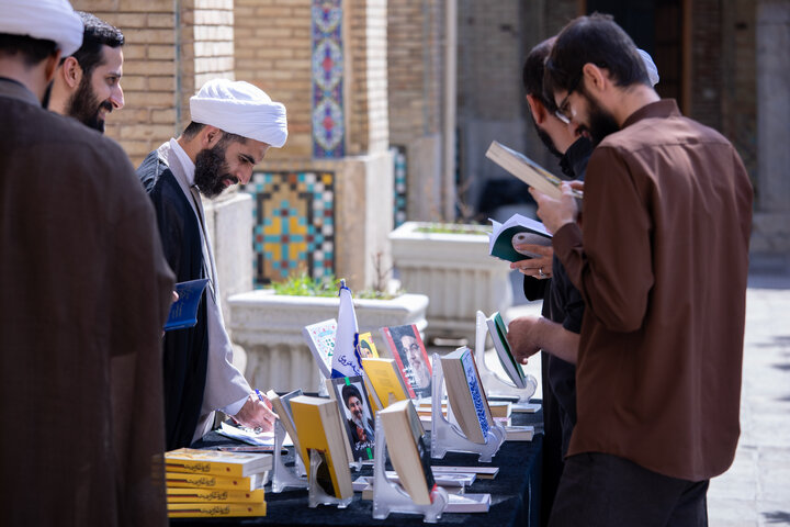 گزارش تصویری/  مراسم بزرگداشت دومین سالگرد شهادت سید حسن نصرالله در حوزه علمیه مروی