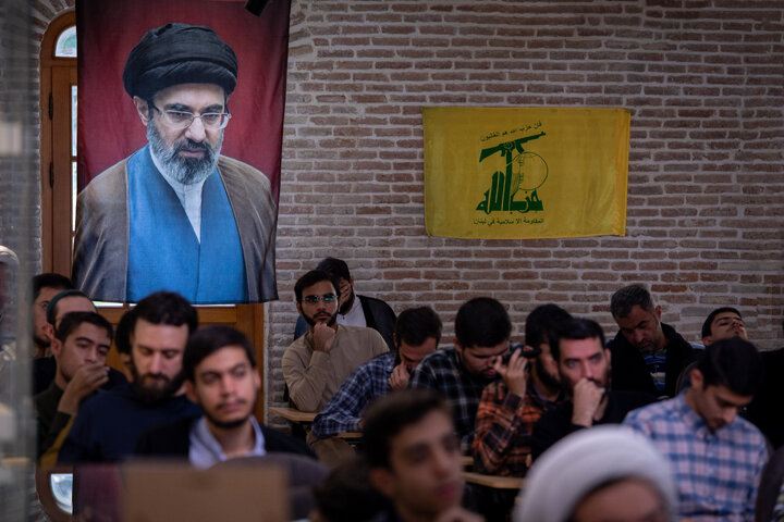 گزارش تصویری/  مراسم بزرگداشت دومین سالگرد شهادت سید حسن نصرالله در حوزه علمیه مروی