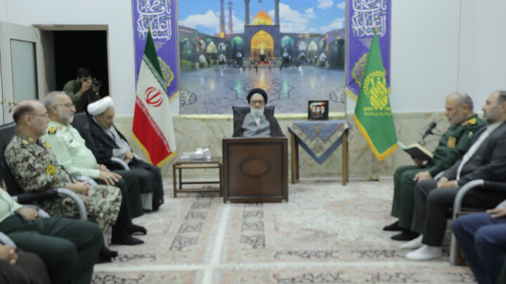 فرماندهان نظامی استان قم با آیت‌الله سعیدی دیدار کردند