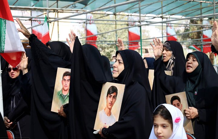 گزارش تصویری/ مراسم بزرگداشت و غبارروبی مزار شهدای دانش‌آموز