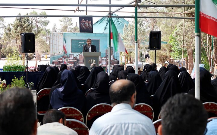 گزارش تصویری/ مراسم بزرگداشت و غبارروبی مزار شهدای دانش‌آموز