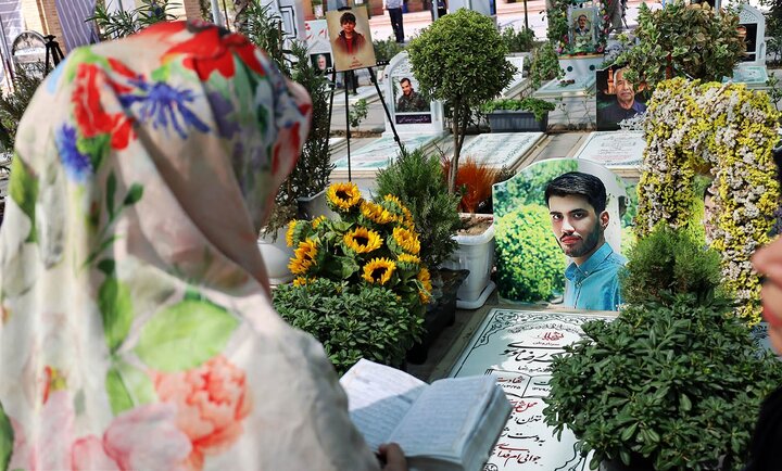 گزارش تصویری/ مراسم بزرگداشت و غبارروبی مزار شهدای دانش‌آموز