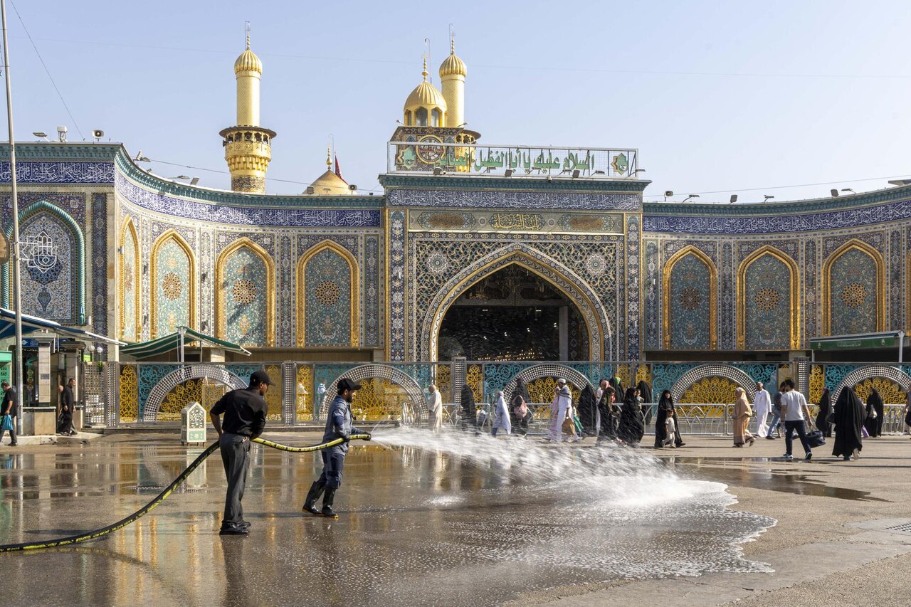 Cleaning operations in Bab Al-Qibla Street and surrounding area of Al-Abbas Shrine (+Photos)