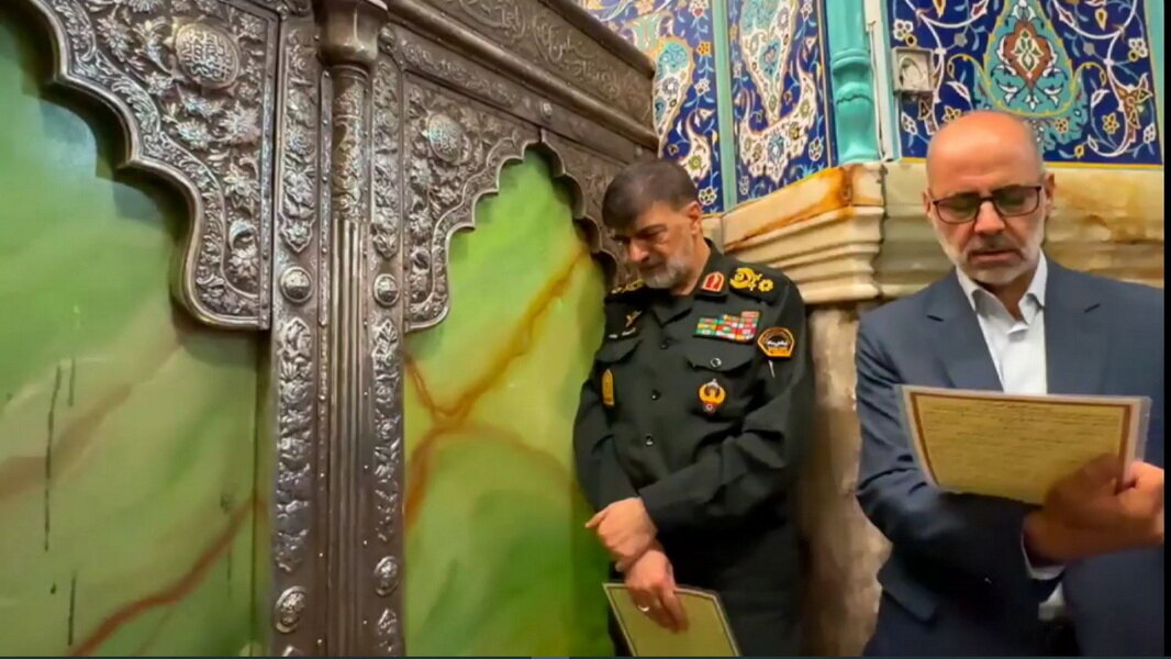 ویدیو | تشرف سردار رادان به زیارت حرم بانوی کرامت