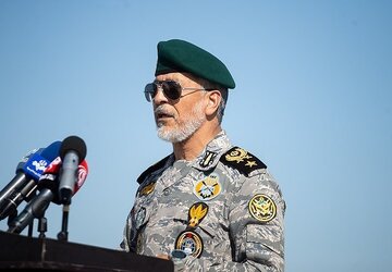 Top commander: All Iranians stand ready to defend country