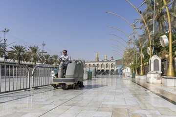 تقرير مصور/  غسل الساحة الوسطية لبين الحرمين وتنظيفها