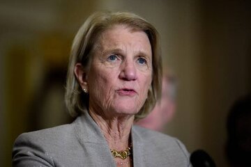 Senatorê Komarîxwaz: Trump divê şerê li dijî Îranê bi dawî bîne