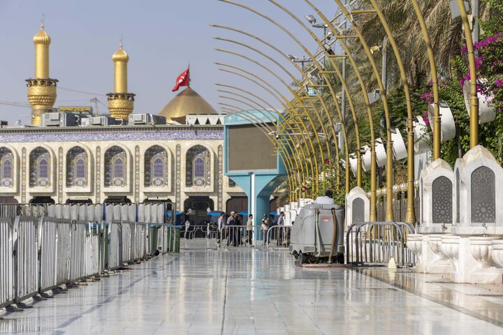 تقرير مصور/  غسل الساحة الوسطية لبين الحرمين وتنظيفها