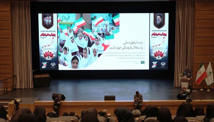 گزارش تصویری/ تجلیل از برگزیدگان پویش ملی ایثار