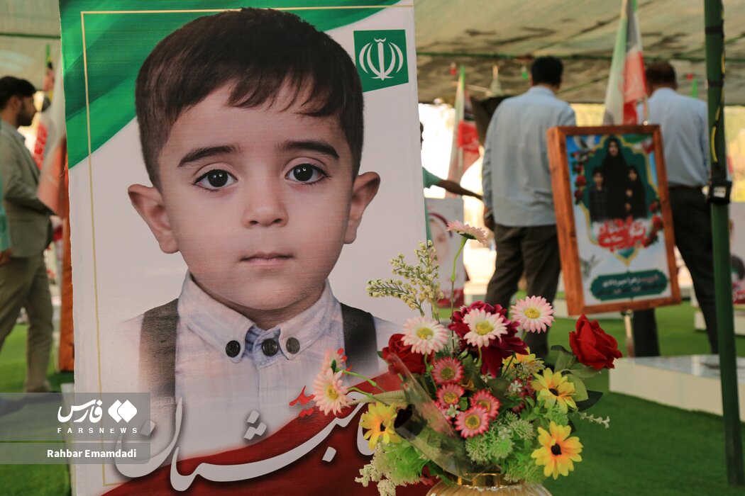 Photos: Families of Minab Schoolchildren Pay Tribute at Martyrs' Cemetery