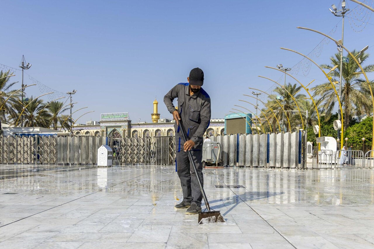 Al-Abbas Holy Shrine Staff Clean Bayn Al-Haramayn to Serve Visitors