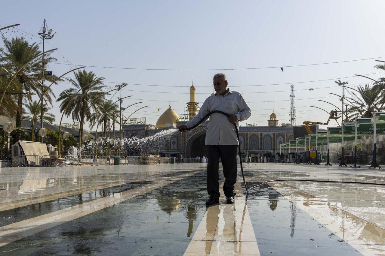 Al-Abbas Holy Shrine Staff Clean Bayn Al-Haramayn to Serve Visitors