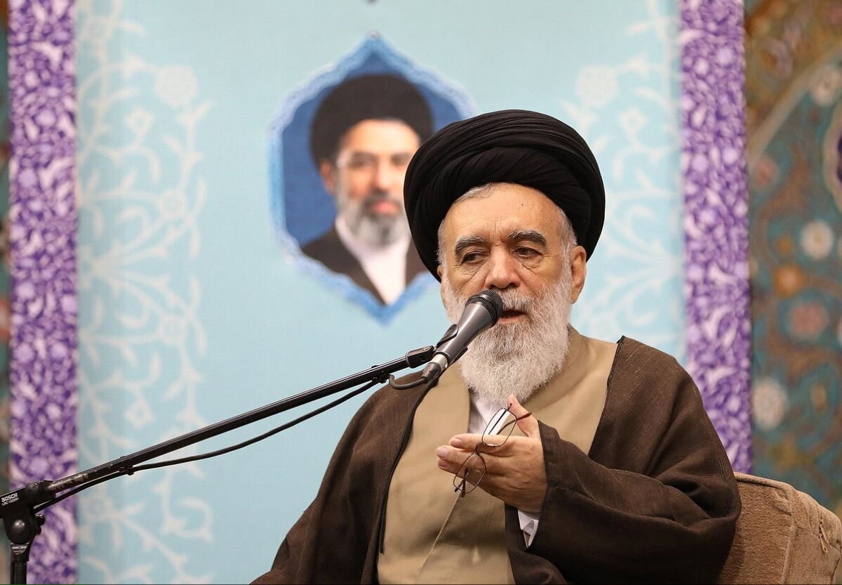 فقها مفاخر علمی امت و خاری در چشم دشمنان اسلام هستند