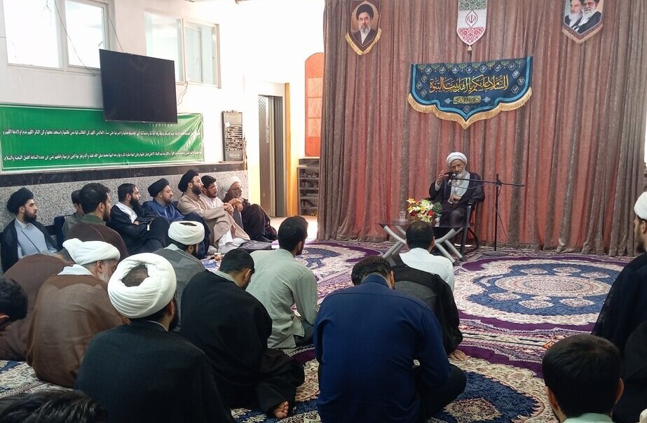 آیت‌الله فیاضی: «مراقبه» مهم‌ترین توصیه برای طلاب است/ سرمایه عمر قابل ذخیره نیست
