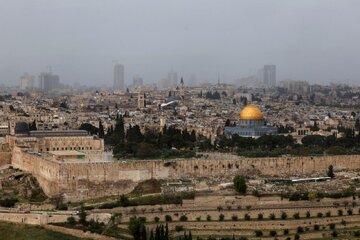 Tens of Thousands of Palestinians Perform Friday Prayer at Aqsa Mosque Amid Tightened Israeli Restrictions
