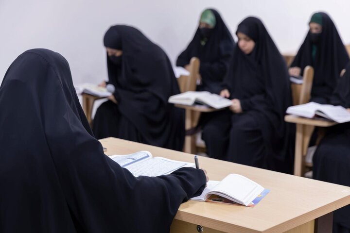 تقرير مصور/ اختتام دورة (هُدىً للناس) الثانية لمدرّسات التربية الإسلامية بكربلاء المقدسة
