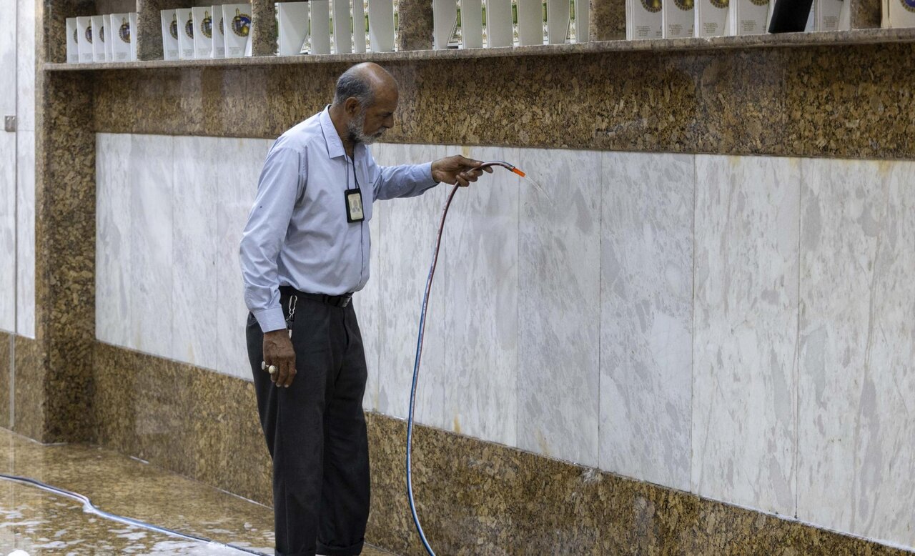 Al-Abbas Shrine Strengthens Cleaning, Shoe Storage and Water Services for Visitors