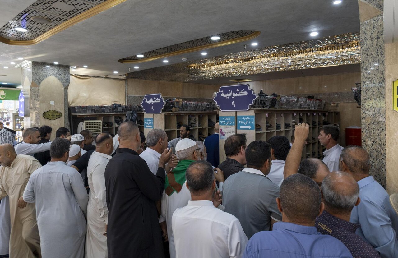 Al-Abbas Shrine Strengthens Cleaning, Shoe Storage and Water Services for Visitors