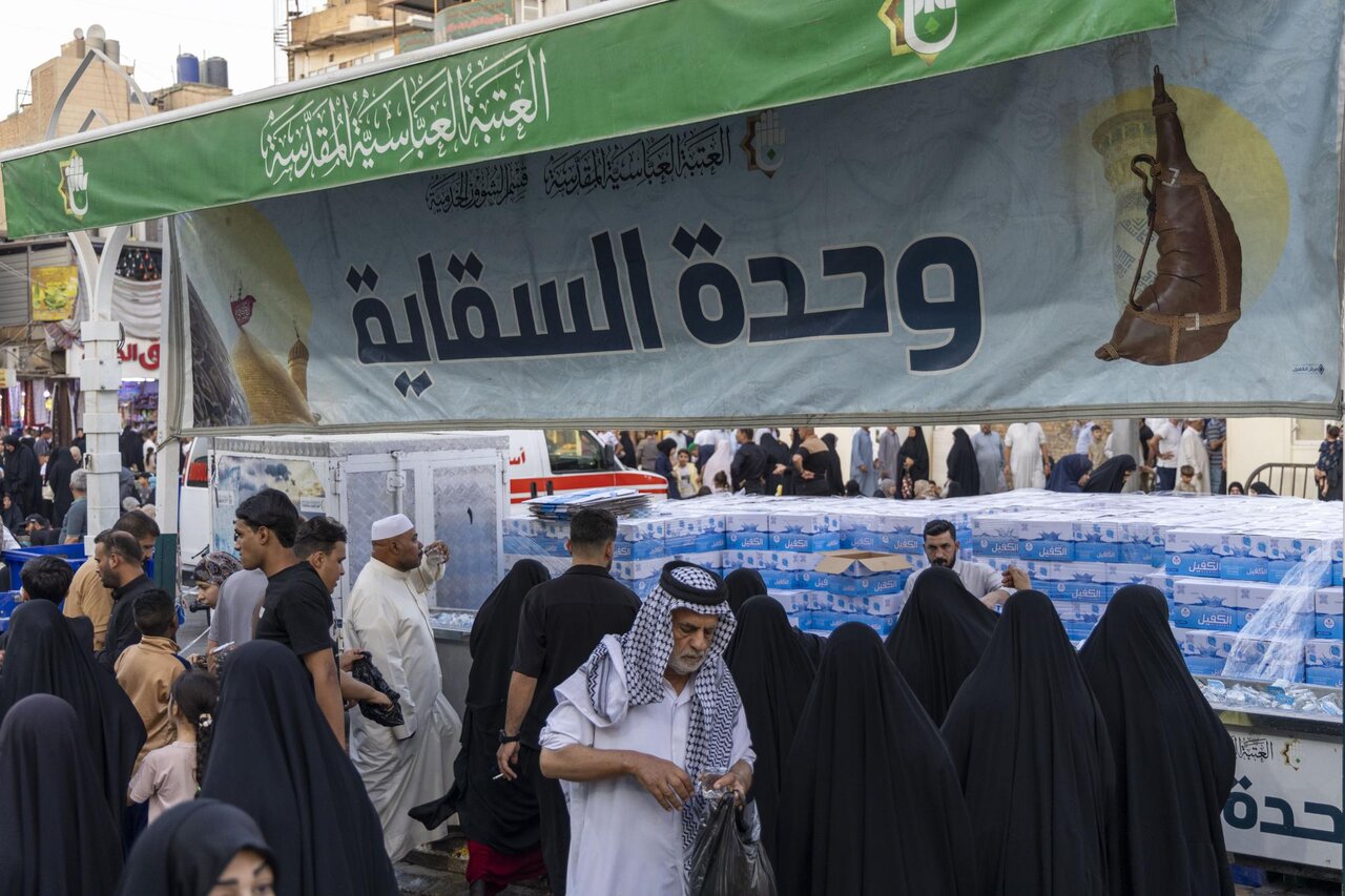 Al-Abbas Shrine Strengthens Cleaning, Shoe Storage and Water Services for Visitors