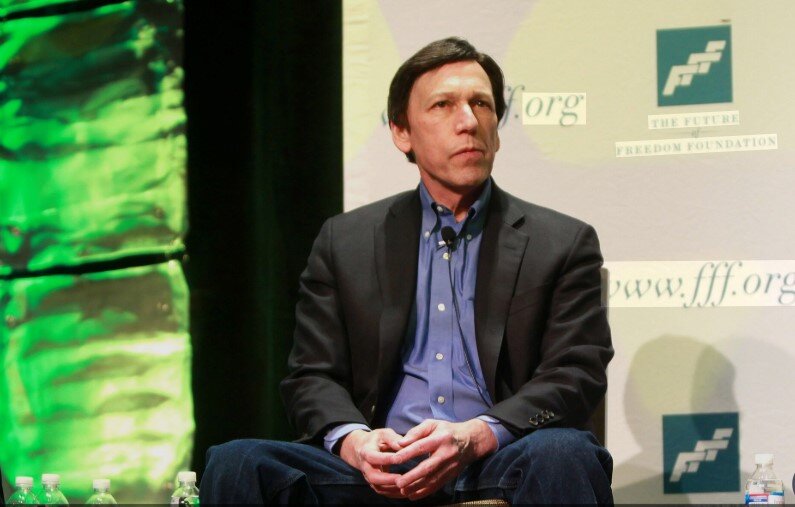 Tarihçi Peter Kuznick’ten Çarpıcı Analiz: “ABD Orta Doğu’dan Gönüllü Değil, Zorla Çıkarılıyor”