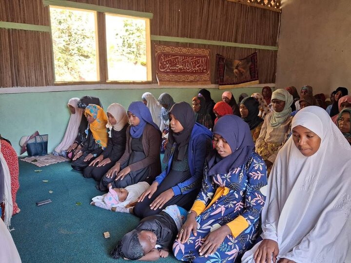 Foto / Hz. Abbas'ın (a.s) Mukaddes Türbe Görevlileri, Madagaskar’da Ehlibeyt Sevdalılarının Katılımıyla Cuma Namazı Düzenledi