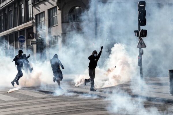 Paris: От 400 до 500 лицеев останутся закрытыми после недавних протестов