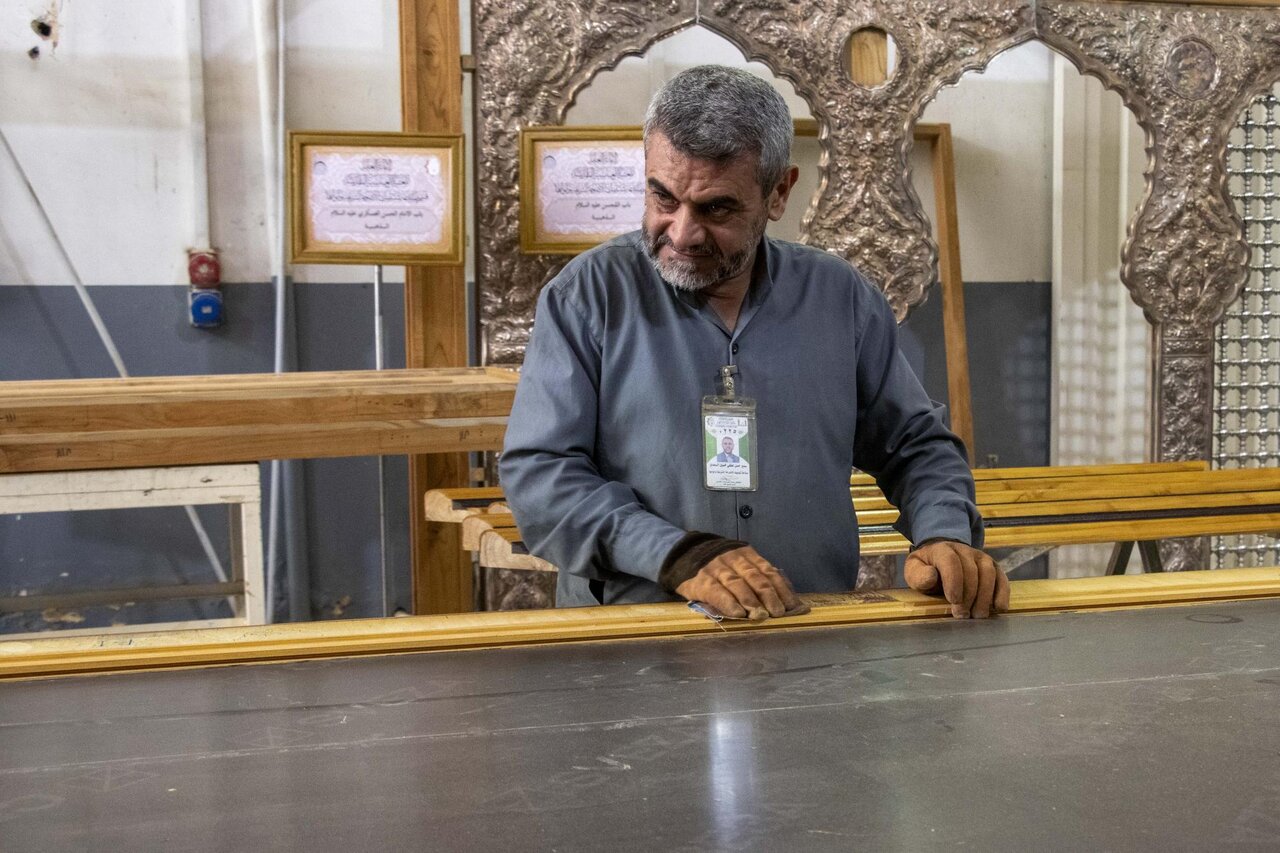 Al-Abbas Holy Shrine Crafts New Bronze Plaques Bearing Aba al-Fadl al-Abbas Ziyarat