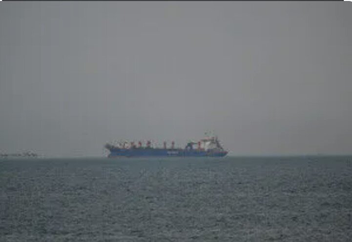 Hürmüz’de Stratejik Geçit: Bir Tanker Hedef Alındı, Deniz Güvenliğinde Kritik Zafiyet