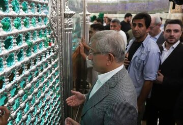 تقرير مصور/ رئيس الوزراء التركي الأسبق أحمد داود أوغلو يزور الإمامين الجوادين في الكاظمية