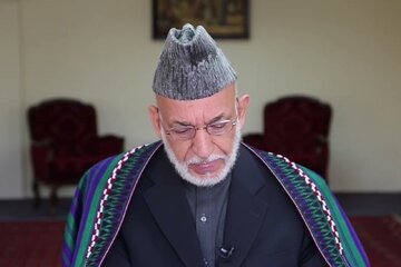 کرزی در روز جهانی معلم: آموزش همگانی برای استقلال و عزت افغانستان حیاتی است