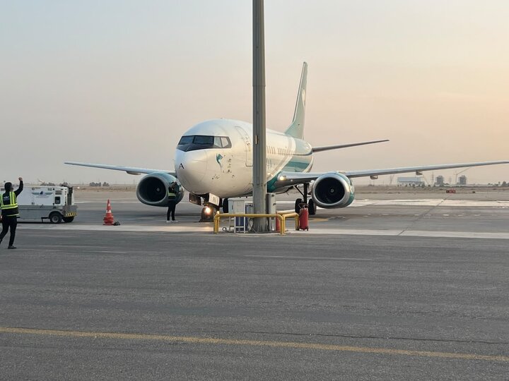 تقرير مصور/ هبوط اول طائرة إيرانية في مطار النجف بعد رفع حضر