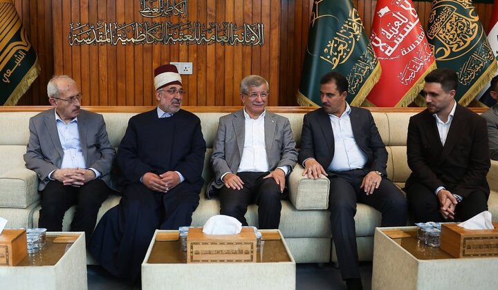 تقرير مصور/ رئيس الوزراء التركي الأسبق أحمد داود أوغلو يزور الإمامين الجوادين في الكاظمية