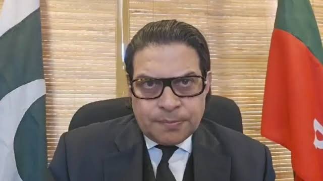 عمران خان کو مکالمے میں شامل کیے بغیر کچھ نہیں ہوگا: سلمان اکرم راجہ