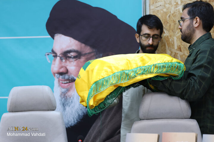 آیین رونمایی از کتاب هزار و یک پرسش از مقاومت