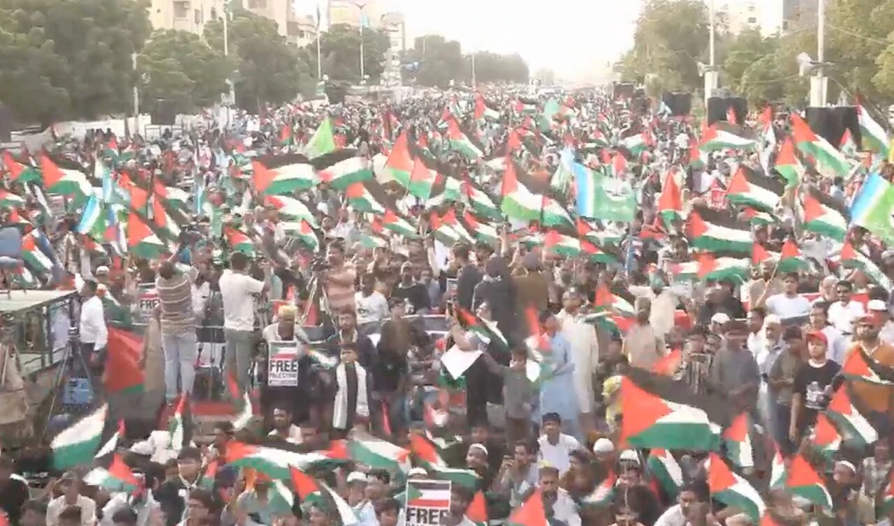 Thousands march in Karachi in solidarity with Palestine
