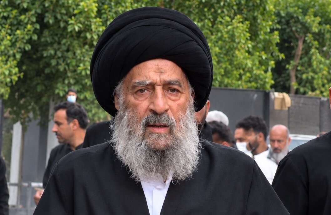 ویدیو | مرجع تقلیدی که ۱۴ ساعت برای استقبال از پیکر مطهر رهبر شهید منتظر ماند