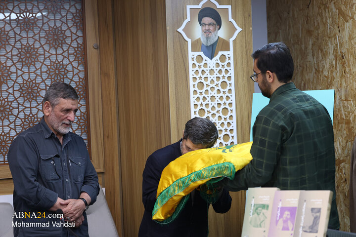 Photos: Unveiling ceremony of book "1001 Questions about Resistance"