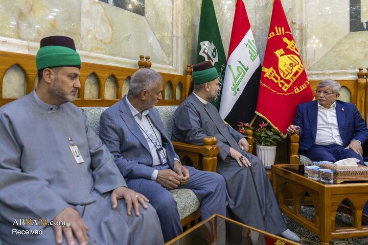 نخست‌وزیر پیشین ترکیه در حرم حضرت ابوالفضل العباس(ع)