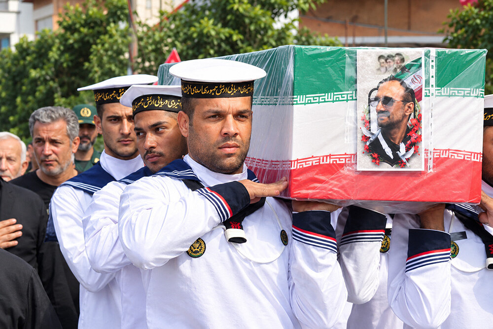 پیکر مطهر جانباز دفاع مقدس «شهریار حسن‌پور» در رشت تشییع و به خاک سپرده شد