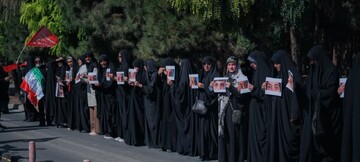 تشکیل زنجیره انسانی جانفدایان در مشهد بر پیرامون مهم‌ترین دانشگاه شرق کشور