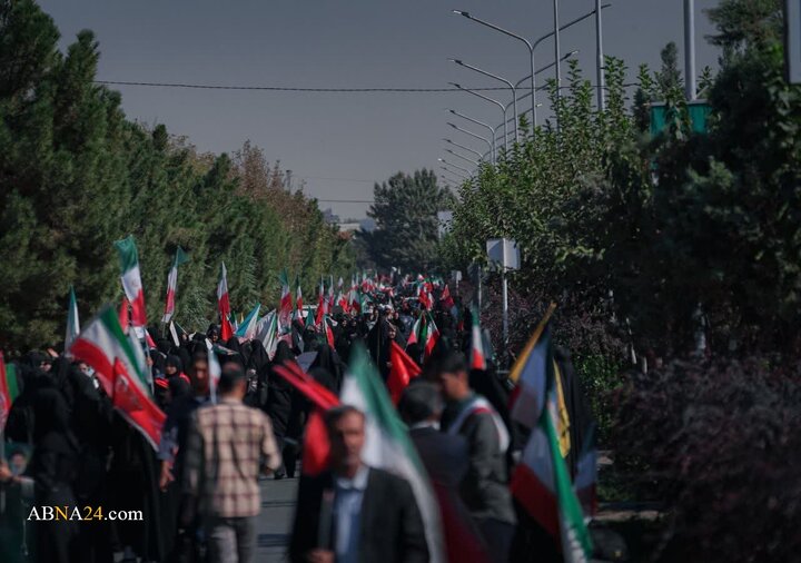 تشکیل زنجیره بزرگ انسانی جانفدا در مشهد بر گِرد دانشگاه + تصاویر