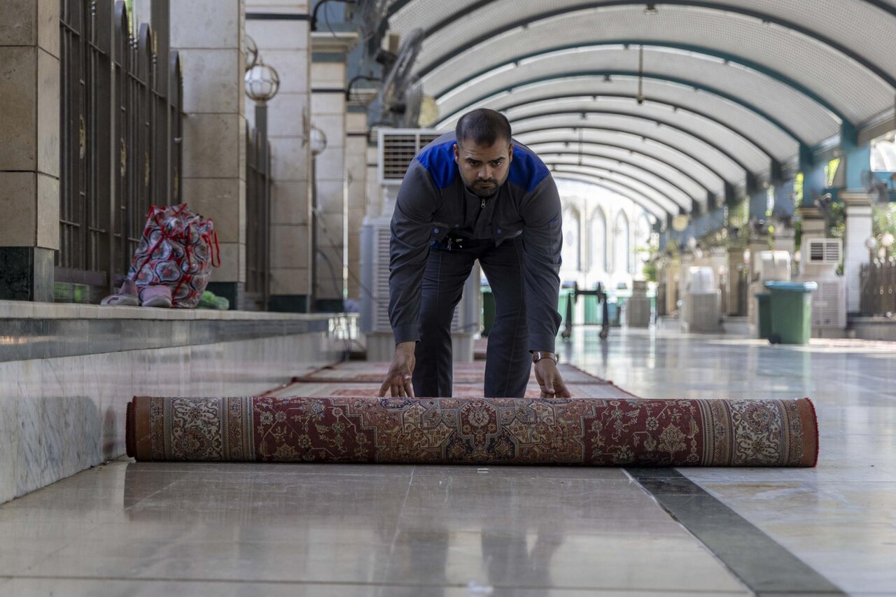 Washing and carpeting of the covered areas designated for visitor rest