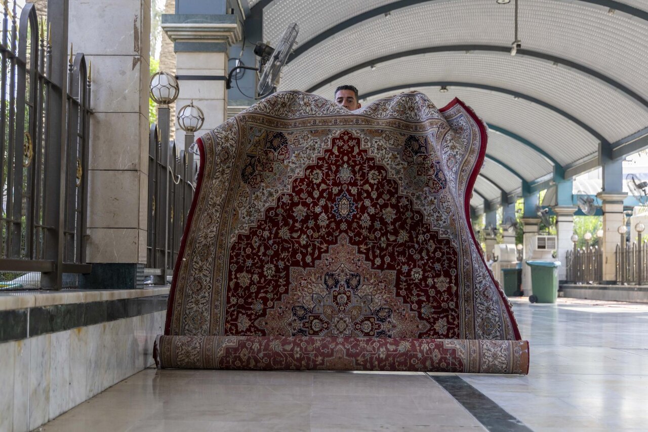 Washing and carpeting of the covered areas designated for visitor rest