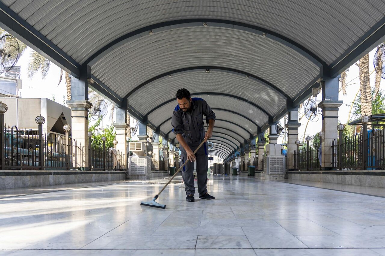 Washing and carpeting of the covered areas designated for visitor rest