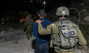 Batı Şeria’da Gece Boyu Süren İşgal Baskınları: En Az 95 Filistinli Gözaltına Alındı ve Saha Sorgusuna Çekildi