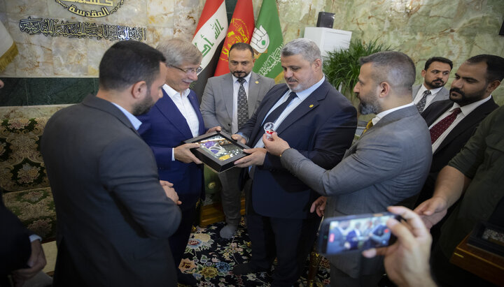 تقرير مصور/ رئيس الوزراء التركي الاسبق أحمد داود أوغلو يزور العتبة الحسينية المقدسة في كربلاء