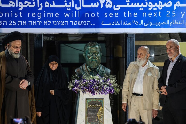 عکس خبری/ رونمایی از سردیس شهید سرلشکر محمدسعید ایزدی در میدان فلسطین